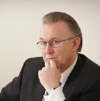 Помогать людям надо всегда